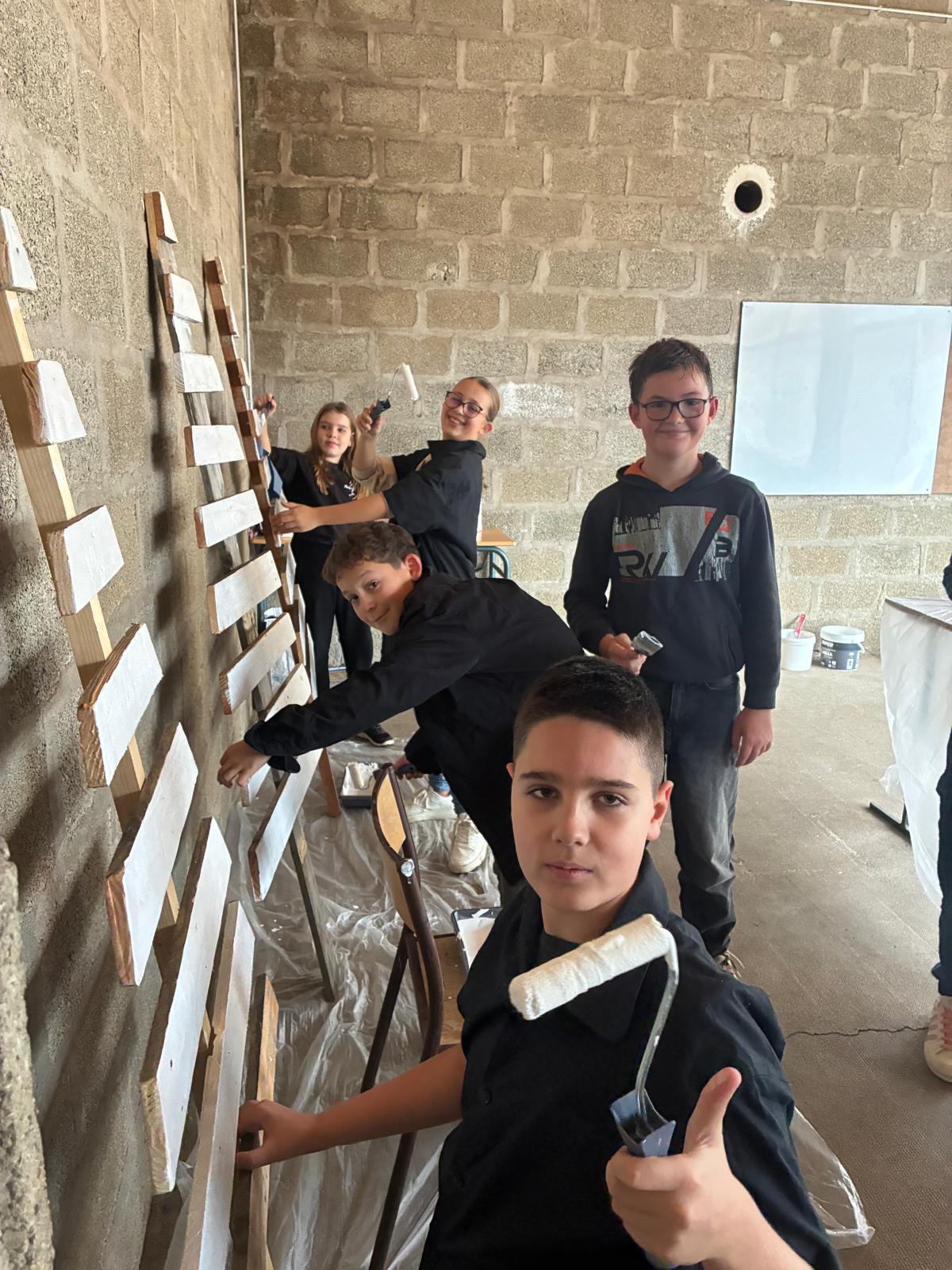 Les enfants d'Ebaty ont participé à la création de décorations de Noël